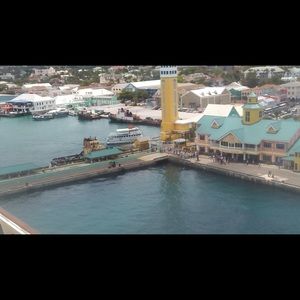 Meet your Posher, Devant